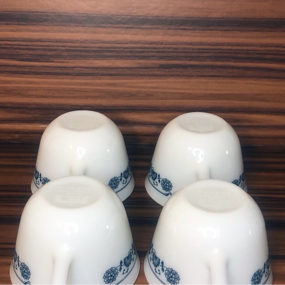 Vintage Pyrex Old Town Blue (Corelle) by CORNING 4 Flat Bottom Coffee/Tea Cups - Picture 5 of 8